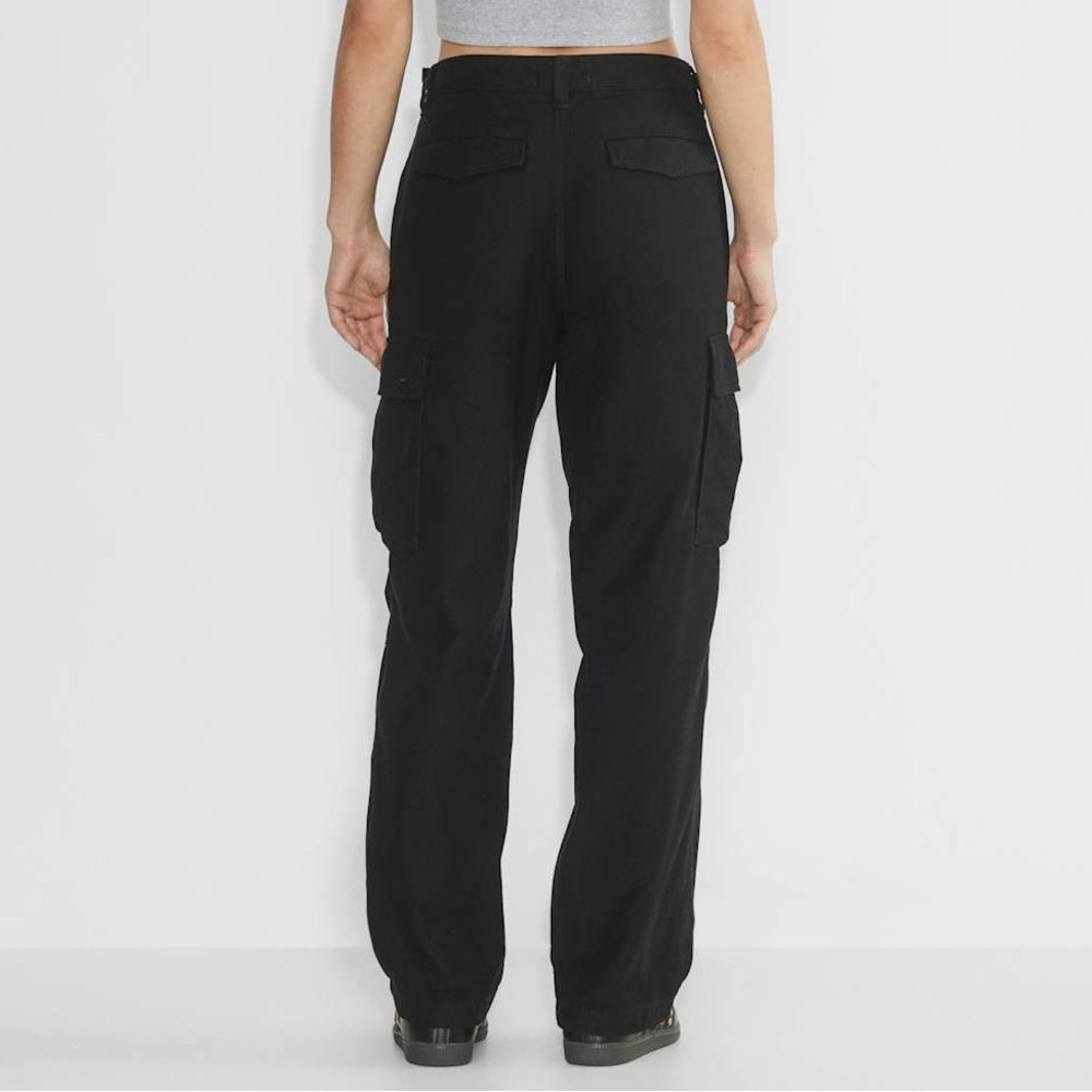 Aritzia TNA Black Cargo Pants with Adjustable Waist and Cuffs - Picture 4 of 4